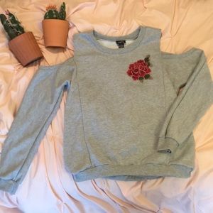 Cold shoulder grey sweater with embroidered rose